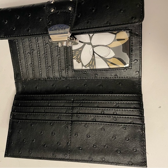 Guess Wallet - Picture 4 of 7